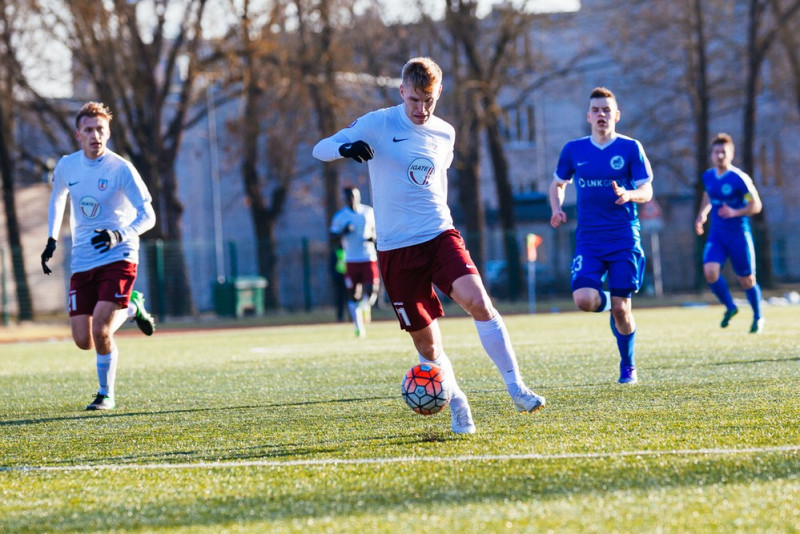 Turkovam divi vārti, "Babīte" pakutina nervus "Jelgavai"