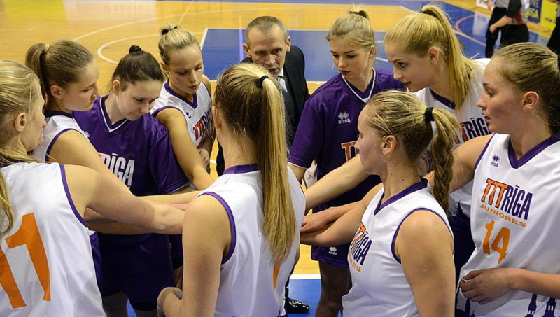 Džarcāne un Grabe lieliskas, "TTT juniores" samet 60 punktus pret "Catz"