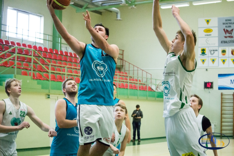 Turpinās pusfinālu cīņa Valmieras Pilsētas čempionāta basketbolā Pirmajā līgā