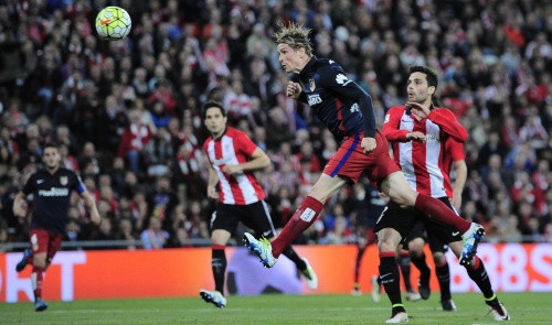 Toress atkal gūst vārtus, "Atletico" kā ēna Barselonai