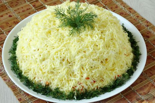 Garneļu un Rolton makaronu salāti