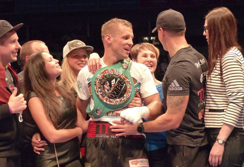 Arēna eksplodē: Briedis nežēlīgi sadauza Durodolu