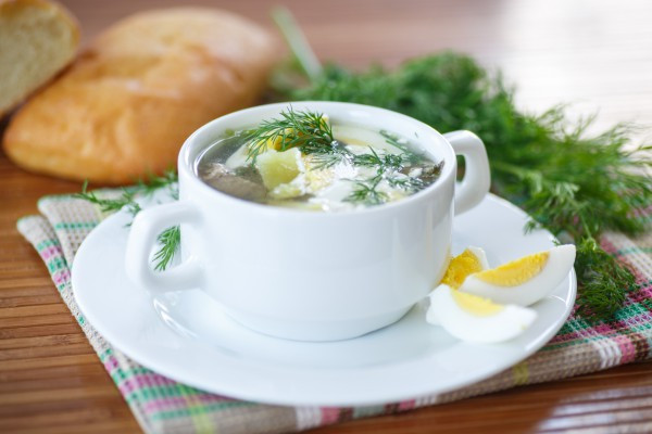 Skābeņu zupa ar žāvētām ribiņām