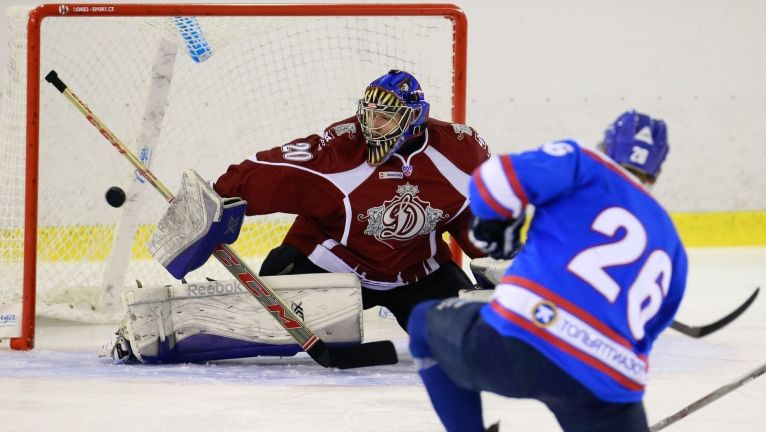 Kalniņš sausā, "Dinamo" paceļas līdz trešajai vietai