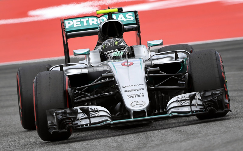 Rosbergs uzvar kvalifikācijā Vācijā, Hamiltonam kļūda