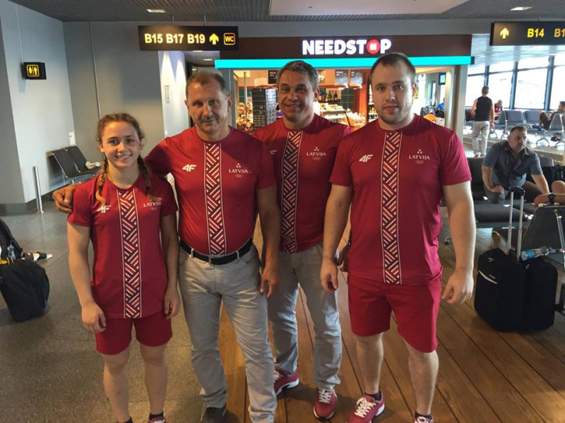 Latvijas svarcēlāji Plēsnieks un Koha jau devušies uz Rio
