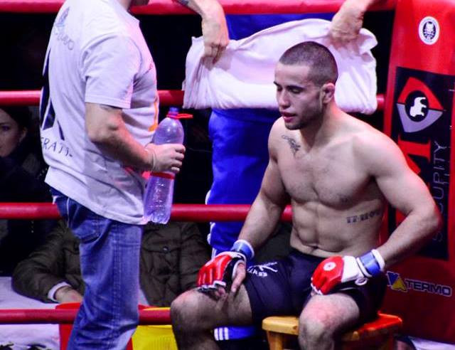 MMA sporta jaunais talants Ksavjē Alaoi novembrī cīnīsies ar Džošu Hilu