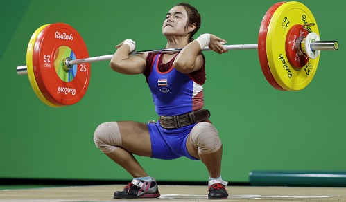 47.91kg smagā taizemiete summā paceļ 200 kilogramus un iegūst zeltu
