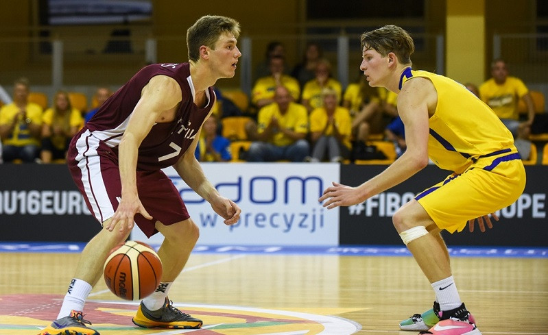 Latvijas U16 izlasei zaudējums pret zviedriem un trešā vieta grupā