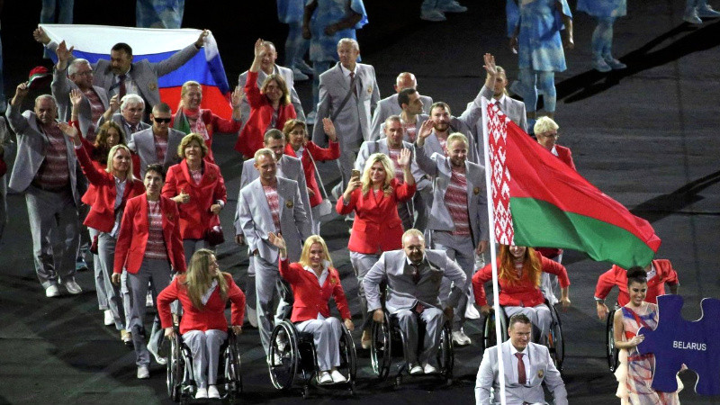 Paralimpiādes atklāšanā Baltkrievijas delegācija nes arī Krievijas karogu