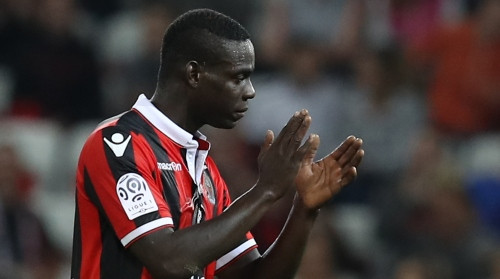 Balotelli uz gadu pagarina līgumu ar ''Nice''