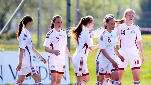 Latvijas U17 meiteņu izlase Rīgā ielaiž sešus vārtus pret Vāciju