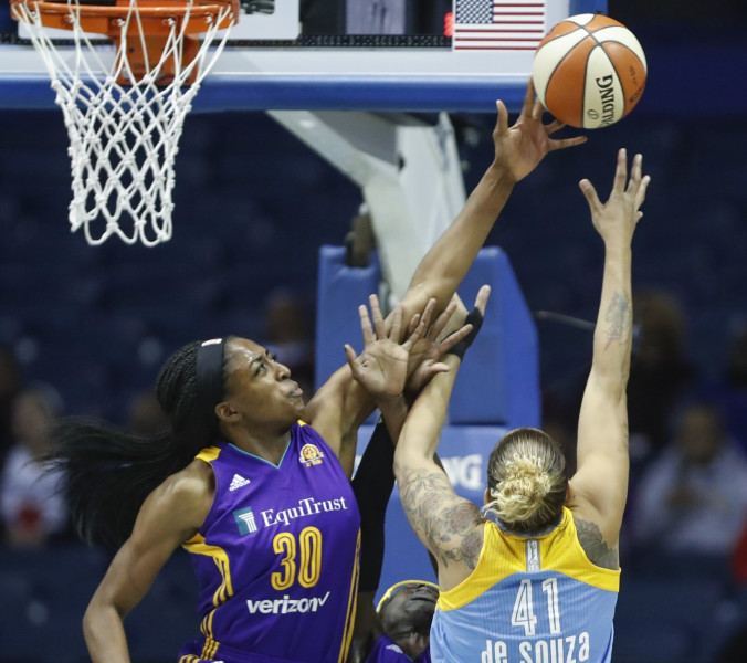 "Sparks" Čikāgā uzglūn "play-off" rēgs, "Lynx" piektais fināls sešos gados