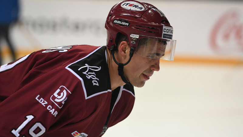 "Dinamo" starts uz KHL desmit sliktāko sezonu fona