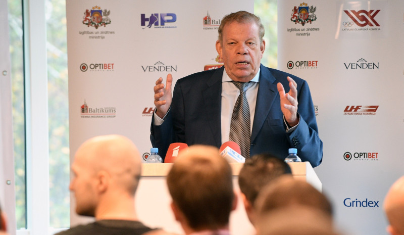 Hokeja federācija turpinās darbu Lipmanam piederošajā ēkā