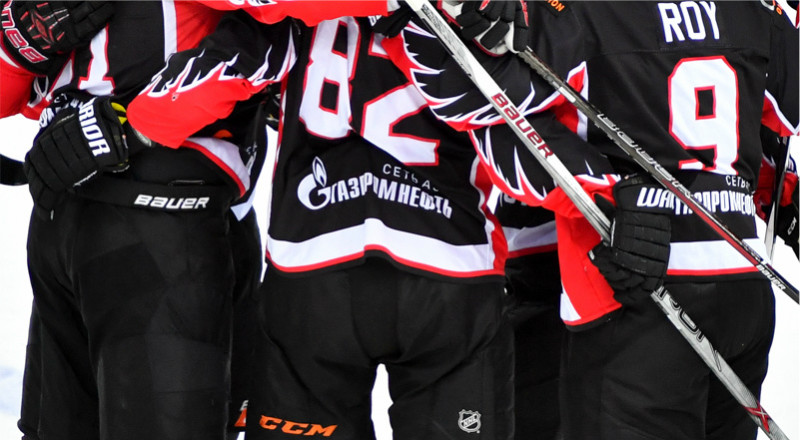 "Avangard" kapteinis Medvedevs spēlē ar NHL logo