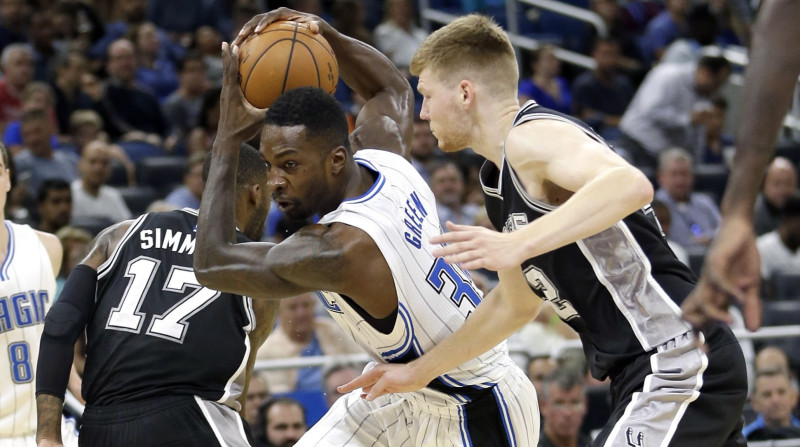 Bertāns ''Spurs'' treniņspēlē iemet sešus tālmetienus
