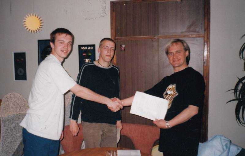 Jaunie talanti, don Kihots un mūzika iereibušiem cilvēkiem – “Mikrofona ieraksti” 2002. gadā
