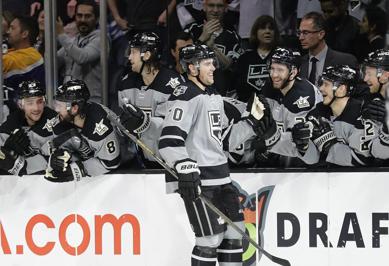"Kings" sagādā "Canucks" pirmo zaudējumu sezonā