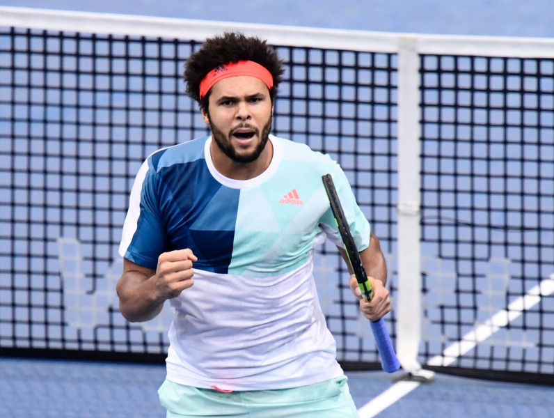 Tsonga dramatiski izglābjas mačā pret Nišikori un izdzīvo Parīzē
