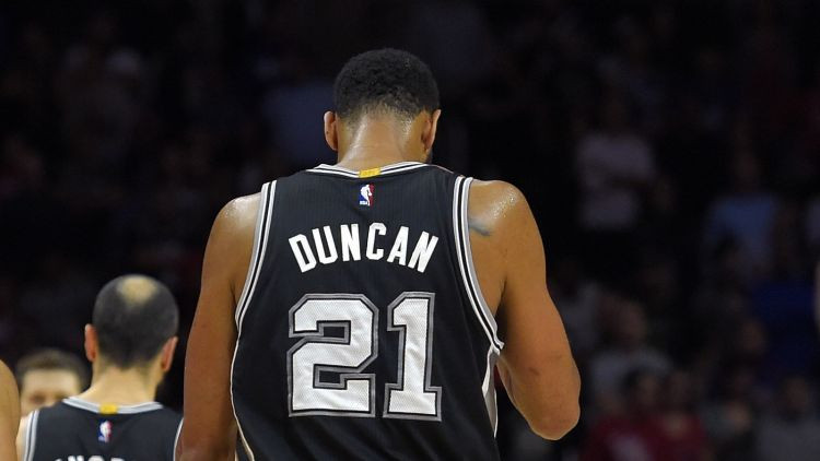 "Spurs" decembrī iemūžinās Dankana 21. numuru