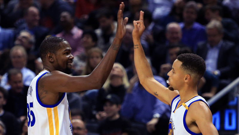 "Warriors" iemet 127 punktus Toronto, zaudē gan čempione, gan līdere
