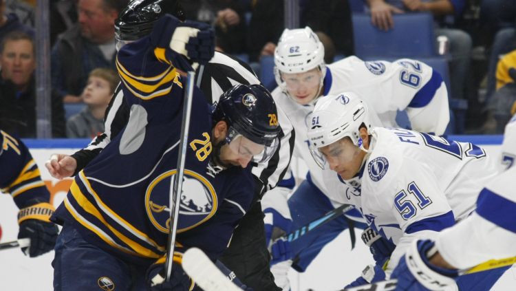 Girgensons un "Sabres" trenera jubilejā klusi zaudē Tampabejai