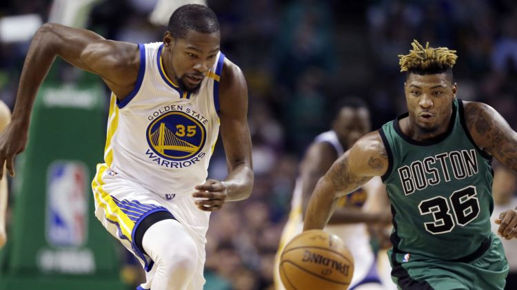 "Warriors" droši uzvar Bostonā, "Mavericks" gūst tikai 64 punktus
