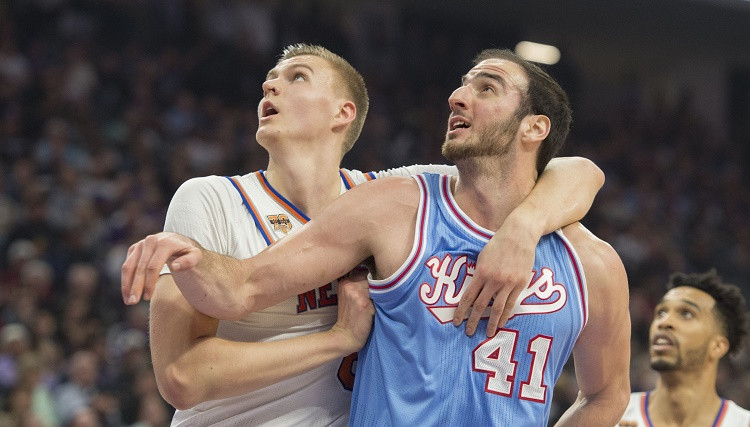 Porziņģim "double-double", "Knicks" svarīga darba uzvara