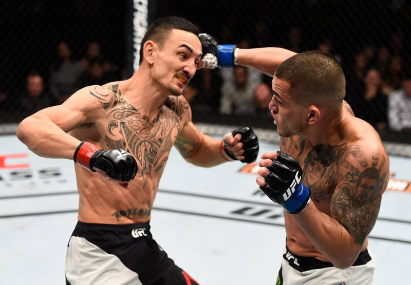 Makss Holovejs kļūst par pagaidu UFC čempionu