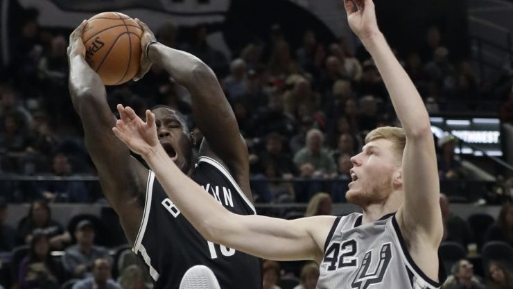 Bertānam tālmetiens un četras piespēles uzvarā pār Bostonu