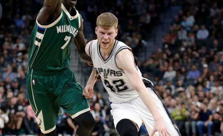 Bertāna pieci tālmetieni neglābj "Spurs" no neveiksmes Ņūorleānā