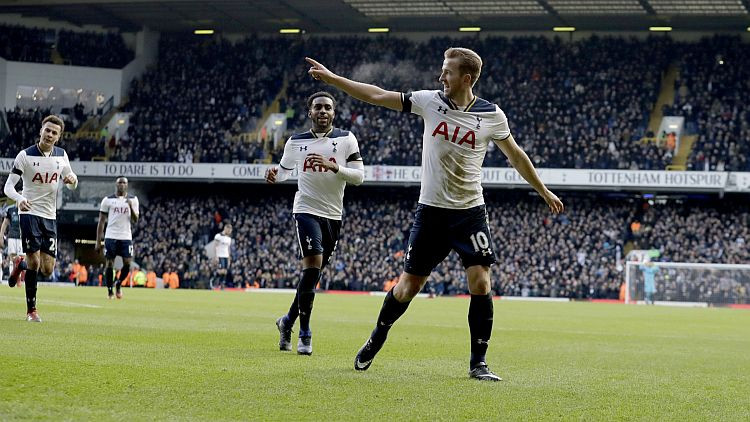 Keinam hat-trick ''Hotspur'' uzvarā, ''Swansea'' divreiz sit savos vārtos