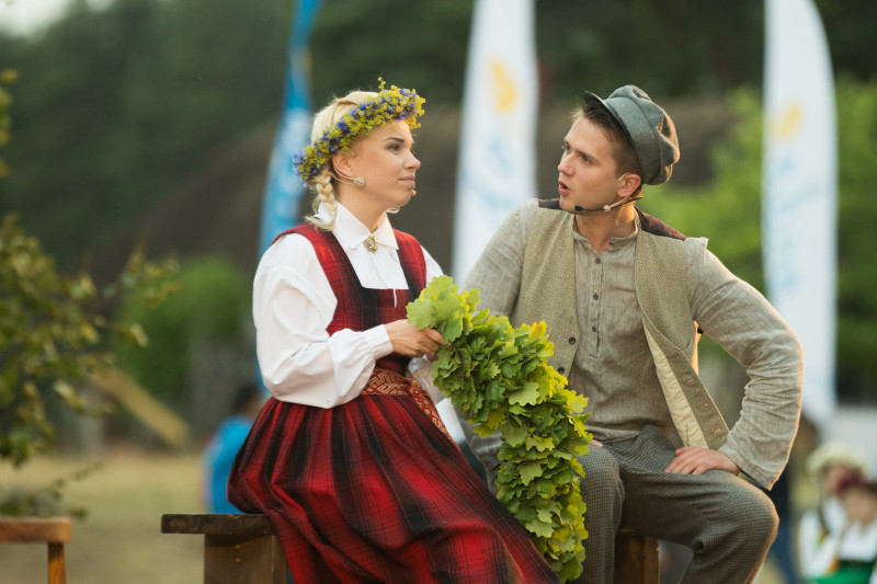 Dziedātājs Nikolajs Puzikovs: “Uz skatuves varu sevi iedomāties tikai “Skroderdienu” Kārlēna lomā!”