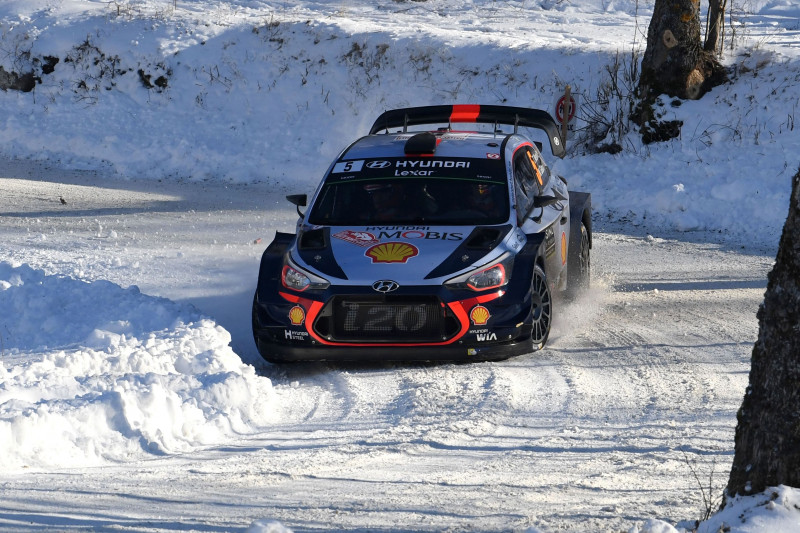 Noivils līderis Montekarlo rallijā, Ožjē pieļauj kļūdu