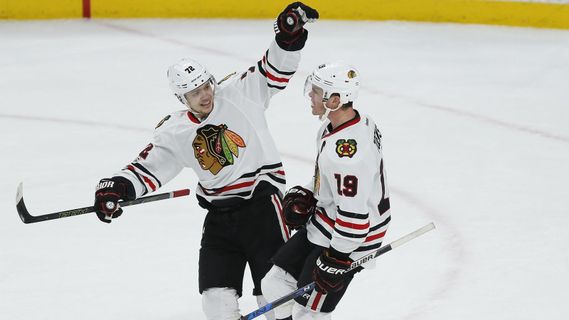 Panarinam trīs punkti, "Blackhawks" izcīna ceturto uzvaru pēc kārtas