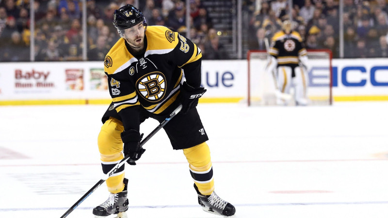 "Bruins" aizsargs pēc sagriezta kakla un 25 šuvēm neizlaiž nevienu spēli