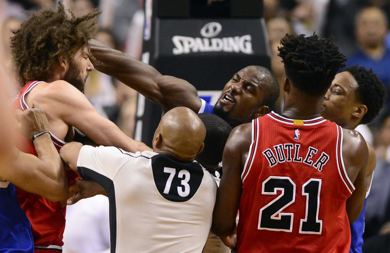 Lopess un Ibaka teju izkaujas, "Raptors" beidzot uzveic "Bulls"