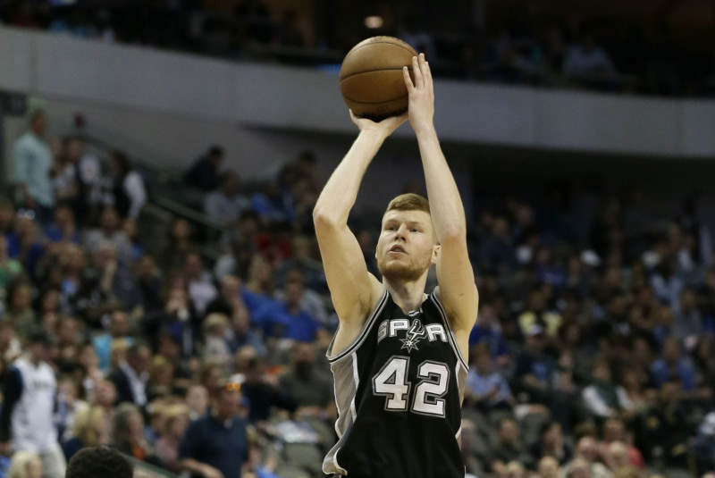 Bertānam 7 punkti zaudējumā; Entonijs palīdz "Knicks" noslēgt sezonu ar uzvaru