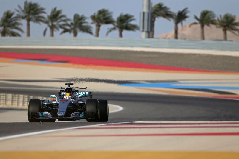 Hamiltons ātrākais F1 testos, nopietnas problēmas "McLaren" komandai