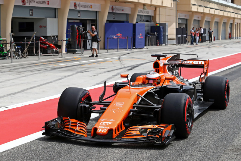 "McLaren" aizvada labāko testu dienu šogad, ātrāko laiku uzrāda Botass