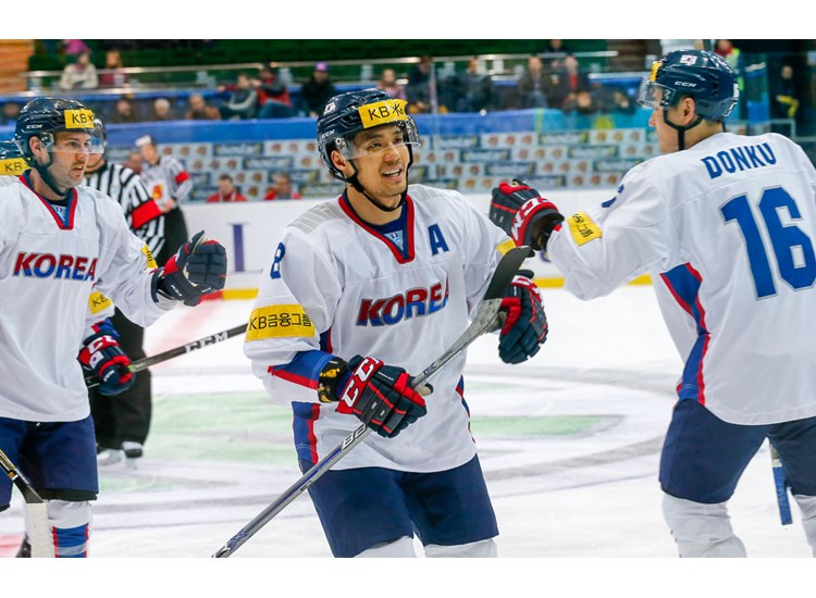Uzbudinātie Korejas hokejisti salauž Ungāriju un nonāk soli no elites