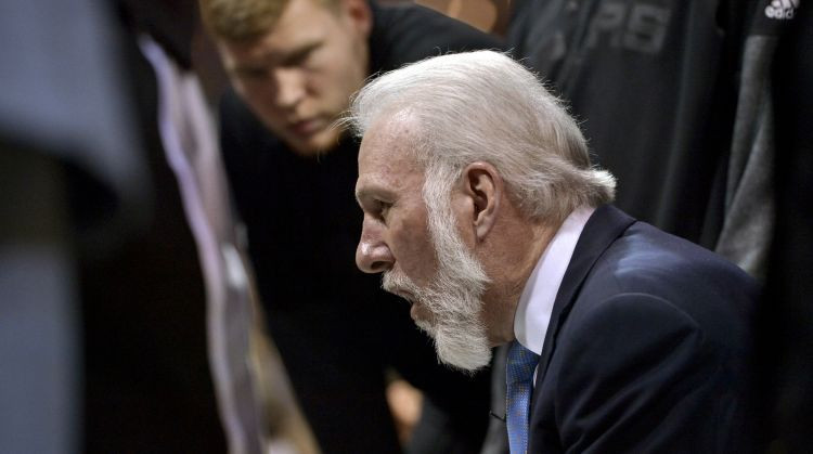 Bertānam trīs punkti, "Spurs" nonāk uzvaras attālumā no otrās kārtas