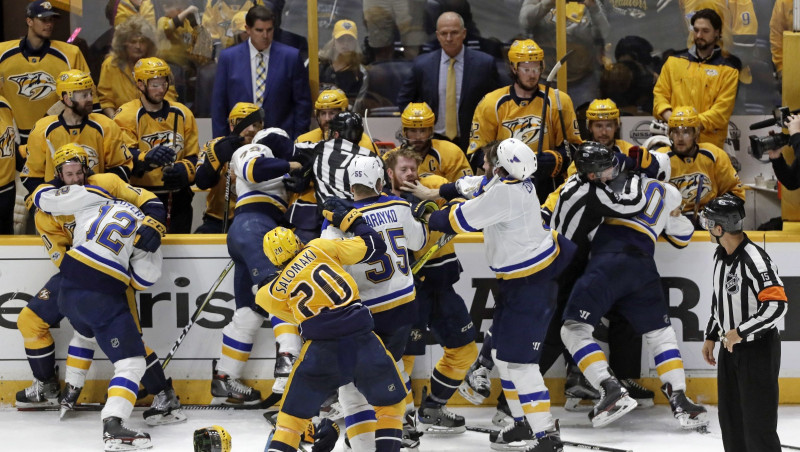 "Predators" nonāk soļa attālumā no nākamās kārtas, "Rangers" pirmā uzvara