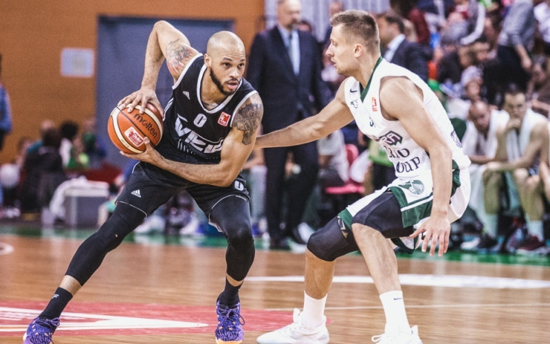 Ričards uguņo no tālās distances, "VEF Rīga" iesoļo finālā