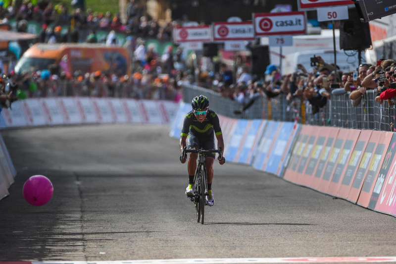 Kvintana uzvar un pārņem vadību "Giro d'Italia"