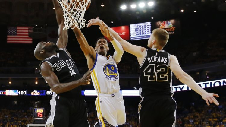 Bertānam 13 punkti, "Spurs" bez Lenarda nespēj pretoties "Warriors"