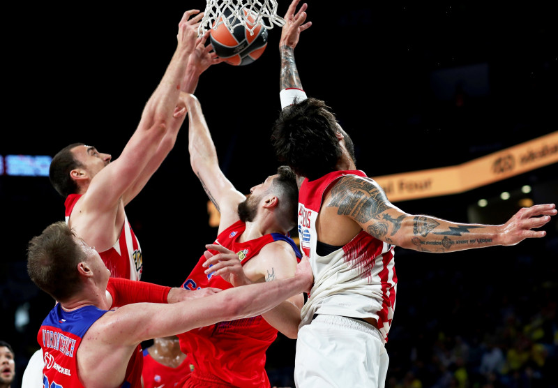 Teodosičs sasteidz izšķirošo uzbrukumu, "Olympiacos" šokē CSKA un iekļūst finālā