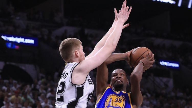 Bertāna un "Spurs" sezona beidzas ar 0-4 pret "Warriors"