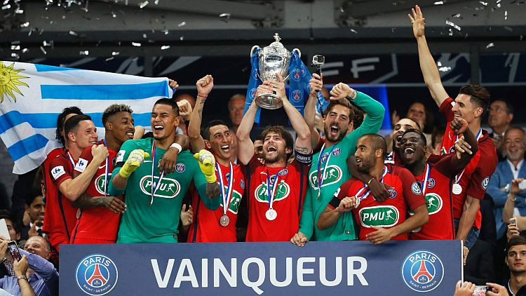 Drāma Francijas kausā: "Angers" pēdējā minūtē iesit savos vārtos, triumfē PSG